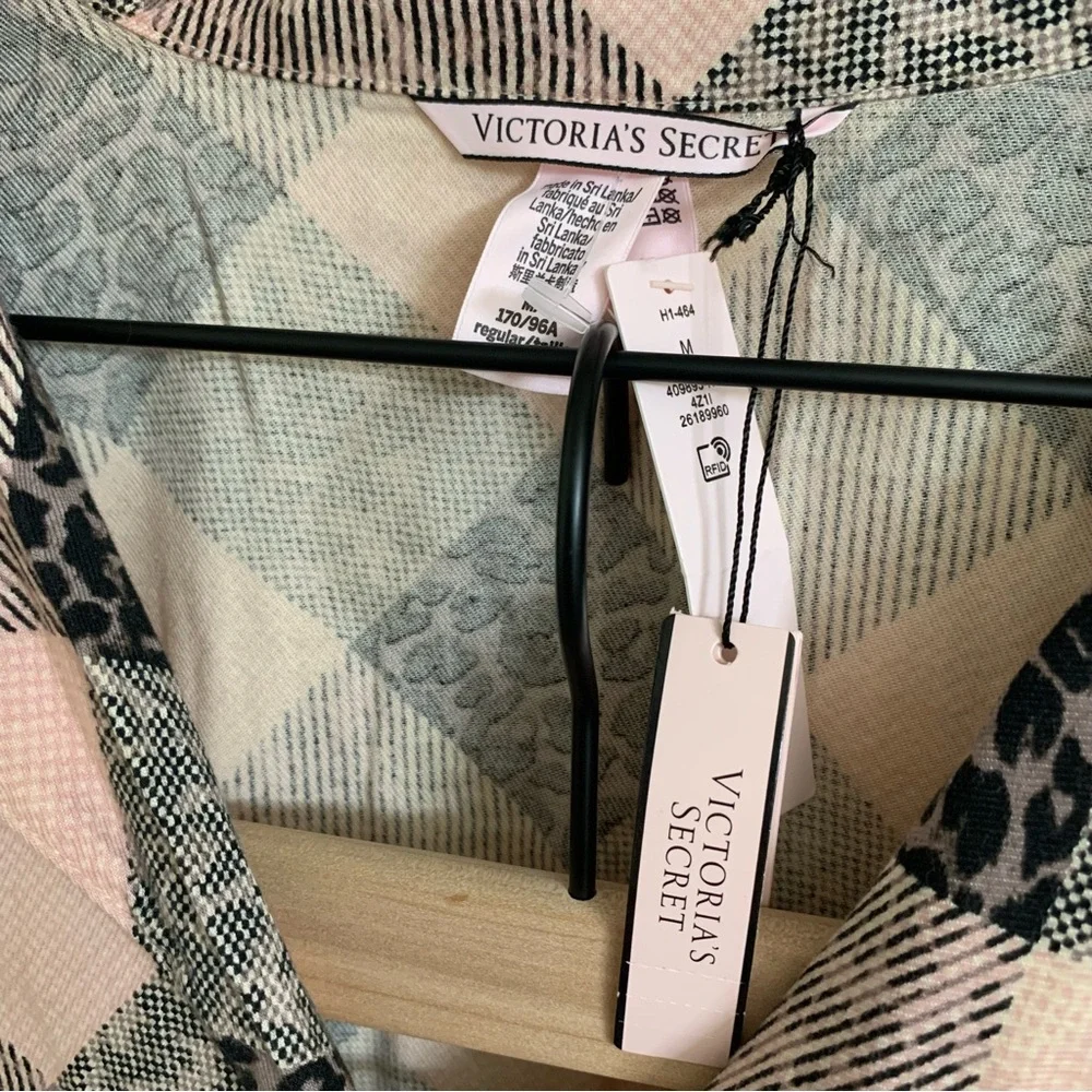 Victoria’s Secret Flannel Pink and Leopard Animal Cheetah Pajama Set NEW Medium - Picture 7 of 9